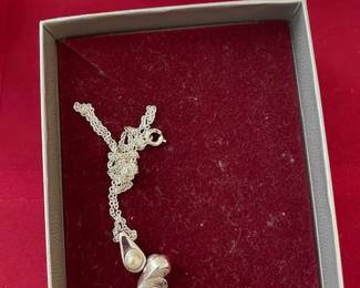 Necklace and earrings set.