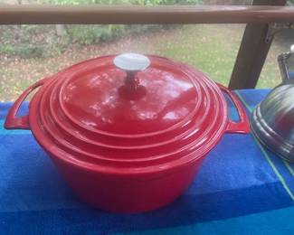 Cooks 8-quart cook pot.