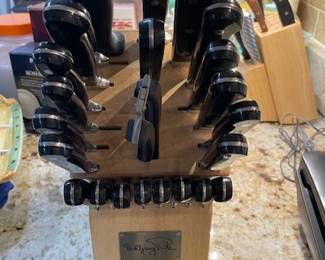 Wolfgang Puck set of knives with block.