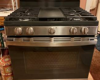 GE Gas Stove - almost brand new 