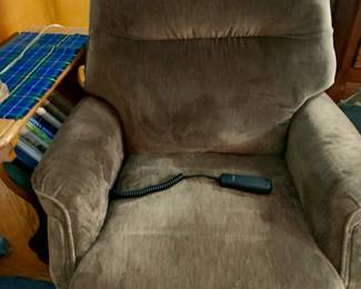Power recliner only 1 yr old 