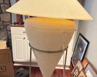 Van Pelt cardboard flute lamp