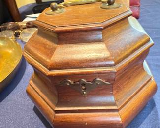 Williamsburg Restoration Tea caddy