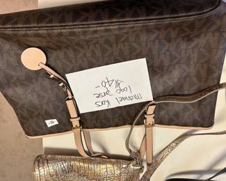 #141	Michael Kors logo purse Shoulder Bag	 $40.00 
