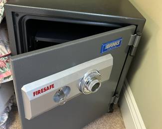 #142	Brinks Fire Safe w/combo and key - 17x17x19	 $175.00 
