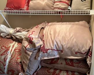 #83	Full Size Comforter Bed Set -  w/7 pillows  - Tan Red	 $30.00 
