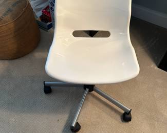 #58	Laminate Black & White Desk - You Move w/1 drawer - 41x20x65	 $65.00 
#59	White Plastic Rolling Desk Chair	 $30.00  sold
