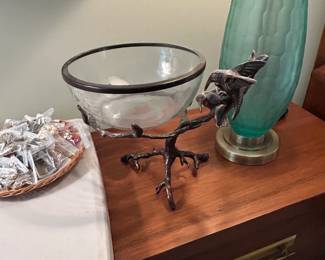 #122	Metal Base Bird Bowl Holder w/Glass Bowl (has metal edging) - 14x10x10	 $30.00 
