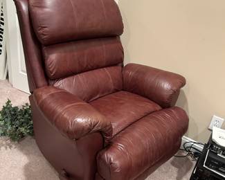 #92	Havertys Brown Recliner w/continuous Seat	 $175.00 
