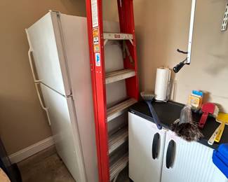 #154	Wagner 6 foot red ladder fiberglass	 $75.00 
