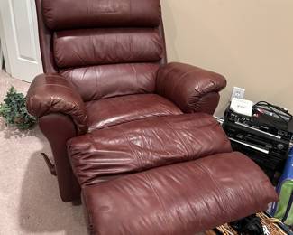 #92	Havertys Brown Recliner w/continuous Seat	 $175.00 
