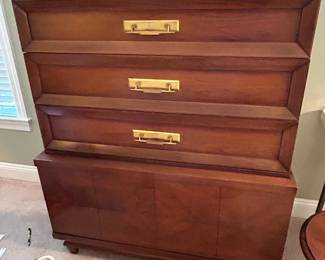 #124	Kent-Coffey Chest of 5 Drawers - 43x18x52	 $350.00 

