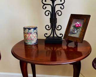 Queen Anne drop leaf occasional table