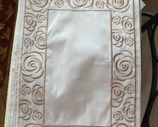 table linens placemats and napkins
