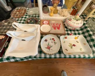 Dining room - more serving dishes & decor