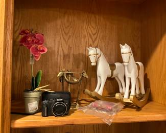 Contents in wall unit