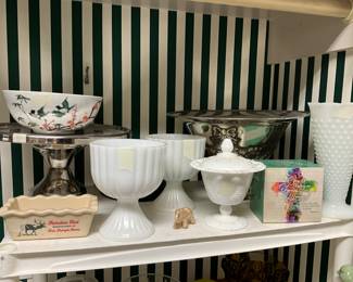 Lots f great serving pieces