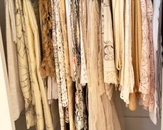 Beautiful linens in great condition 