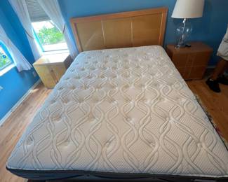 Mattress is queen size in like new condition