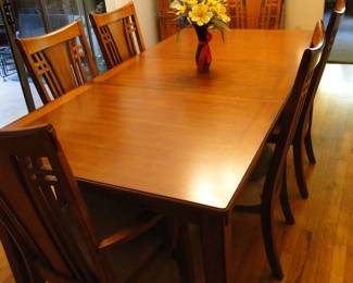 Dining Room Table and 6 Chairs