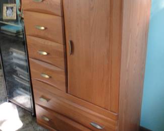 Pallister Armoire