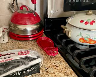 Teapot, kitchen items