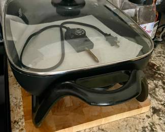 Electric skillet