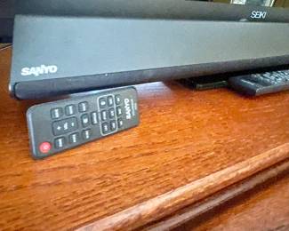 Sanyo sound bar with remote