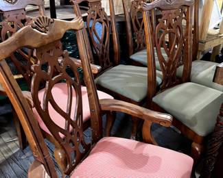 Beautiful Dining Set table and matching chairs-