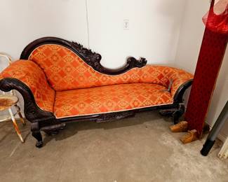 Fainting couch