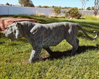 Tiger statue in bronze. 