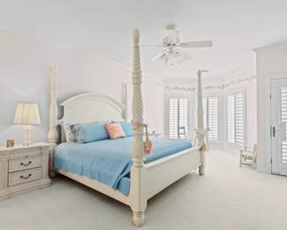 King 4 poster bed. Also have two matching night stands and a matching armoire. All sold Separately 