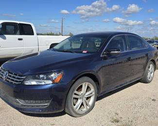 2014 Volkswagen Passat, BLUE