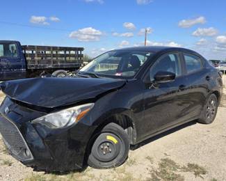 2019 Toyota Yaris, BLACK