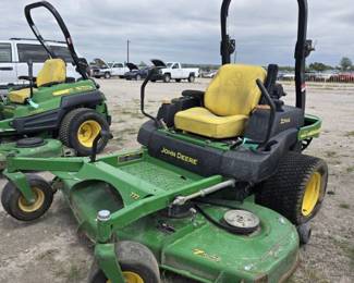 John Deere Zero Turn 850 Mower