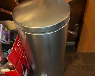 garbage can with foot pedal