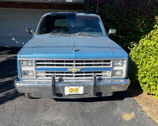 1988 Suburban! Runs & Drives great!