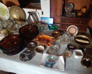 Many ashtrays