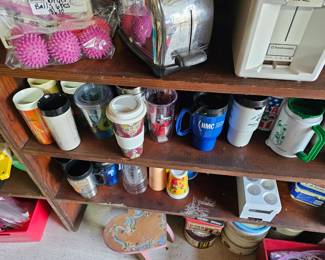 Kitchen appliances & drinking cups