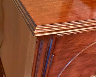 Beautiful Sideboard, good size and very nice construction and size