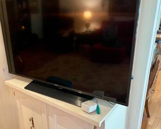 Several TVs by LG and Samsung