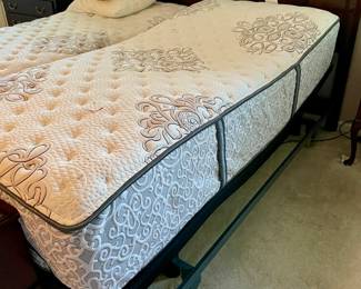 Adjustable bed, newer condition