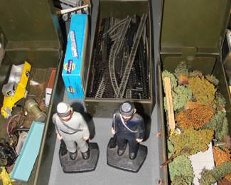 More HO scale train accessories