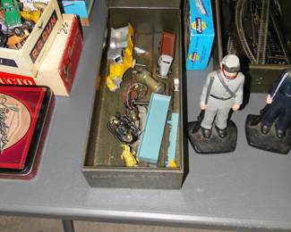 HO train accessories