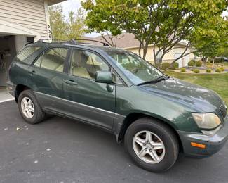 Pre-Sale Item: 1998 Lexus SUV