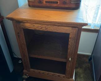 Under this vintage AM / SW1 / SW2 radio is a nice glass-fronted cabinet.  There are six preset buttons for specific radio stations: PHONO, WMT, and WGN are among them.