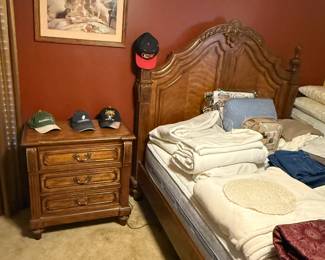 Matching Queen Size Bedroom Furniture Set