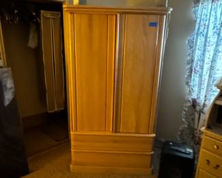 Armoire-$200