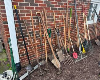 LAWN TOOLS 