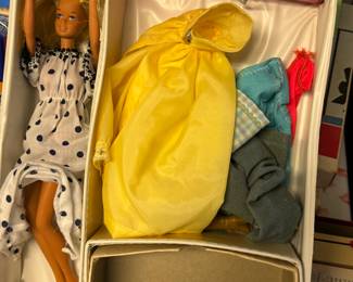 VINTAGE BARBIE 
